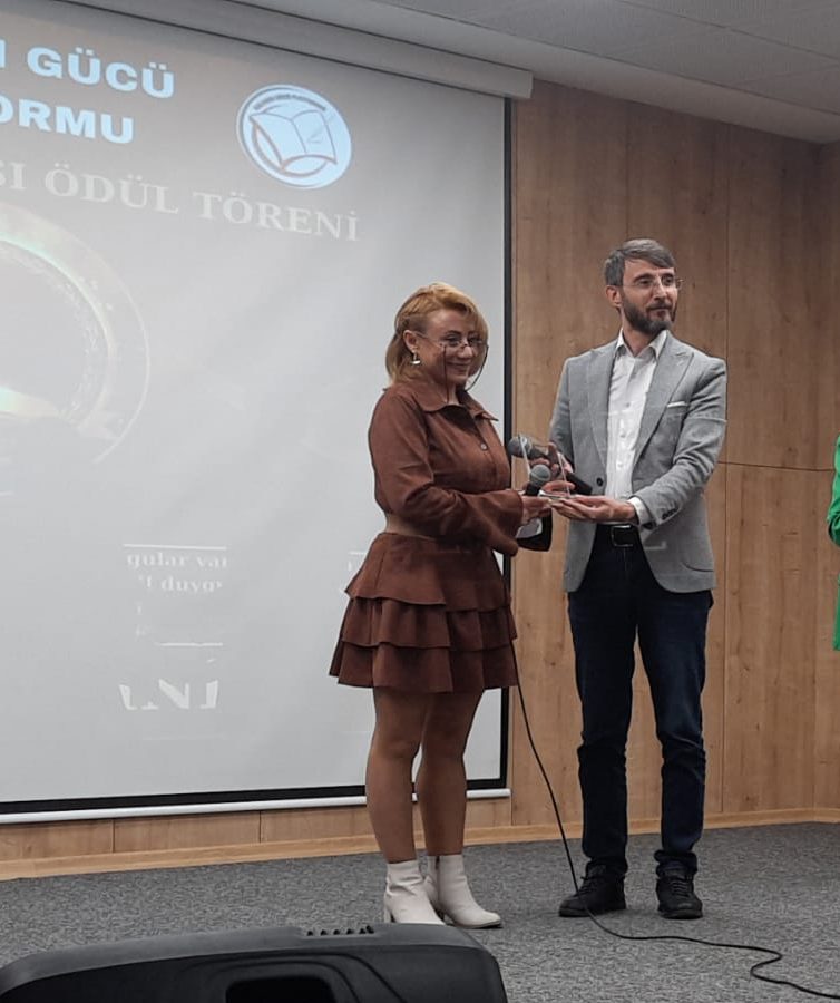 ATİKE ASLAN – TÜM DÜNYADA BARIŞ OLSUN                                                                                         KGP ŞİİR YARIŞMASI 1.&nbsp;Sİ